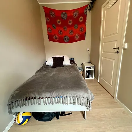 Newly Renovated With Lots Of Light! * Bergen