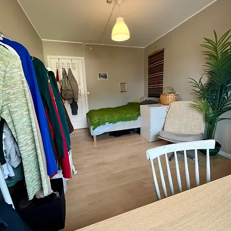 Newly Renovated With Lots Of Light! Leilighet